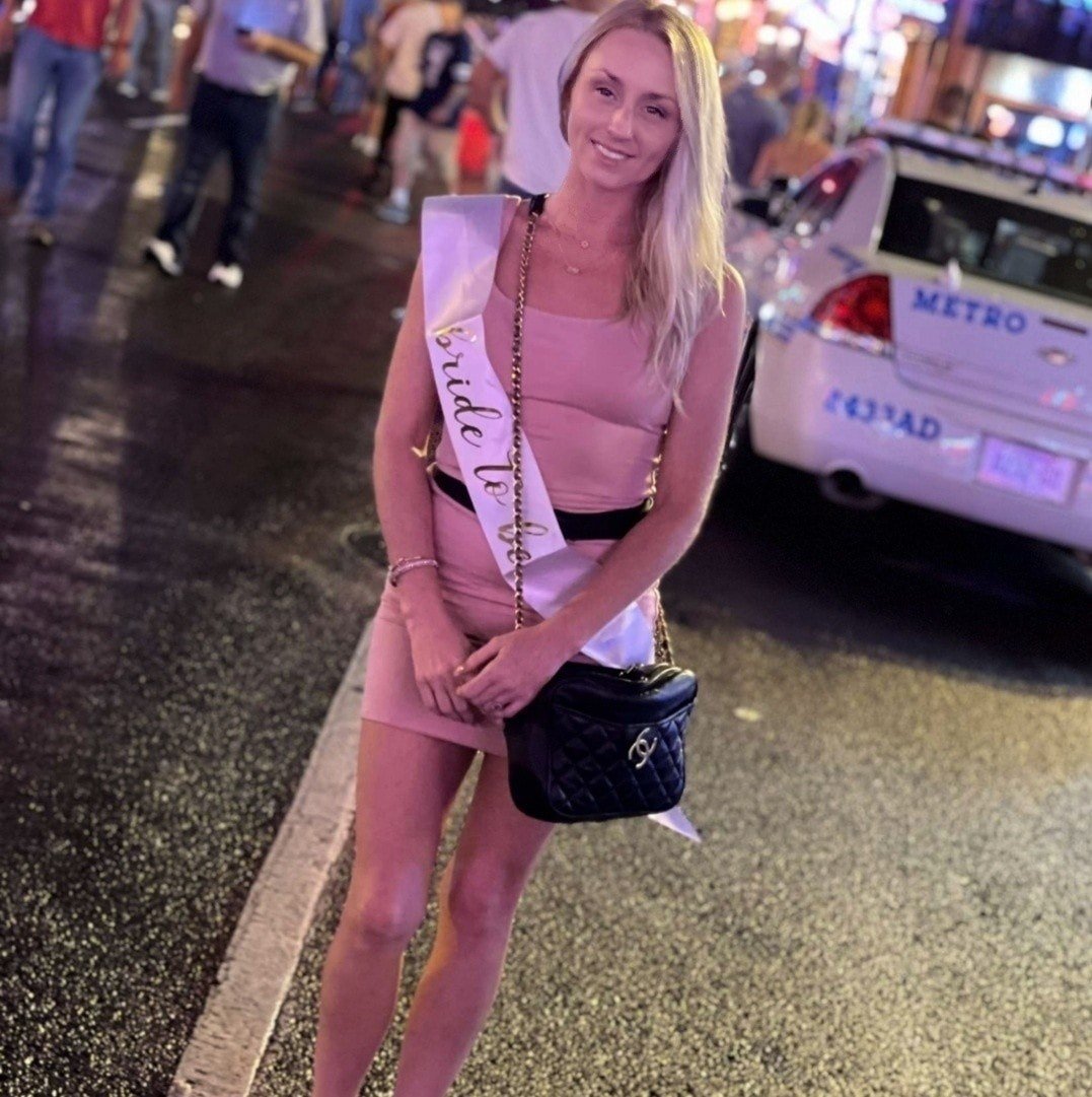 Blonde slut loven her BBC #LTOwAWyJ