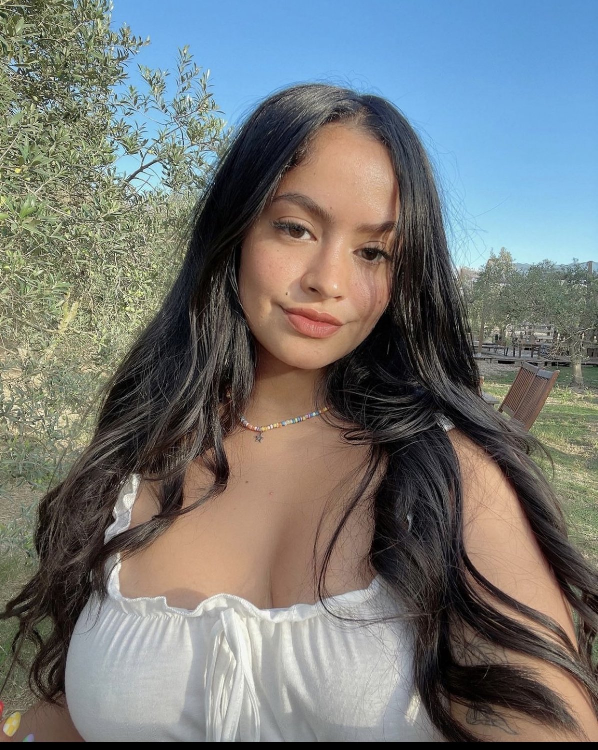 Big Breasted Brunette #senDYEs7
