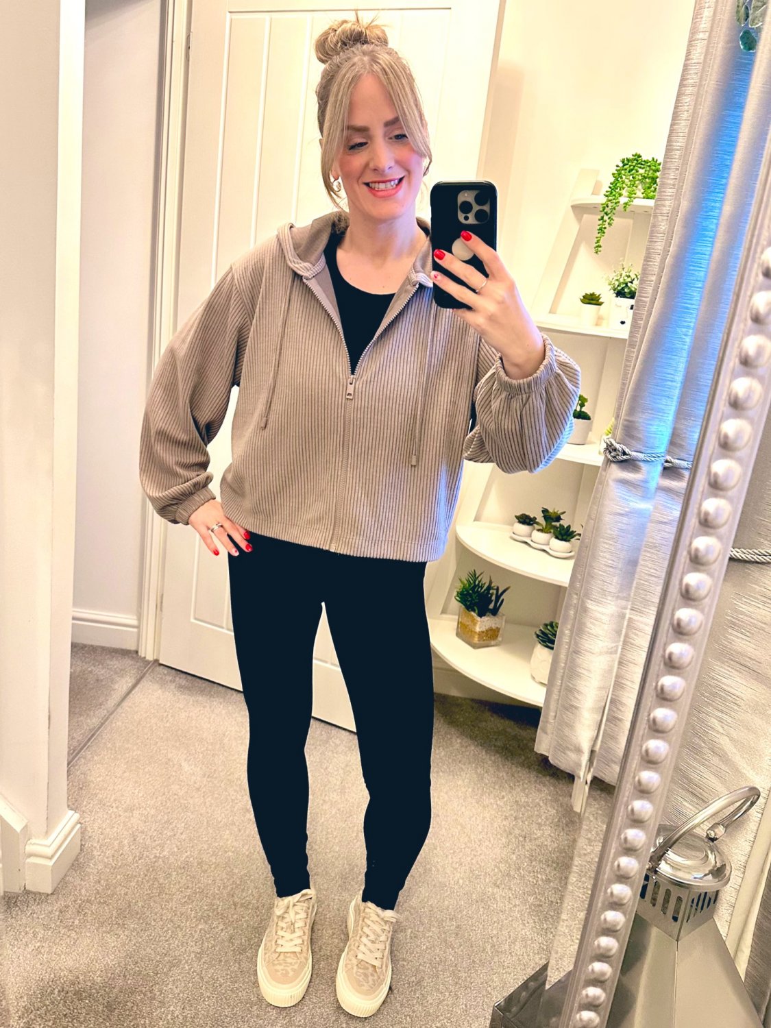 UK Milf Kelly, Sexy Feet. #MrmJ1ub6