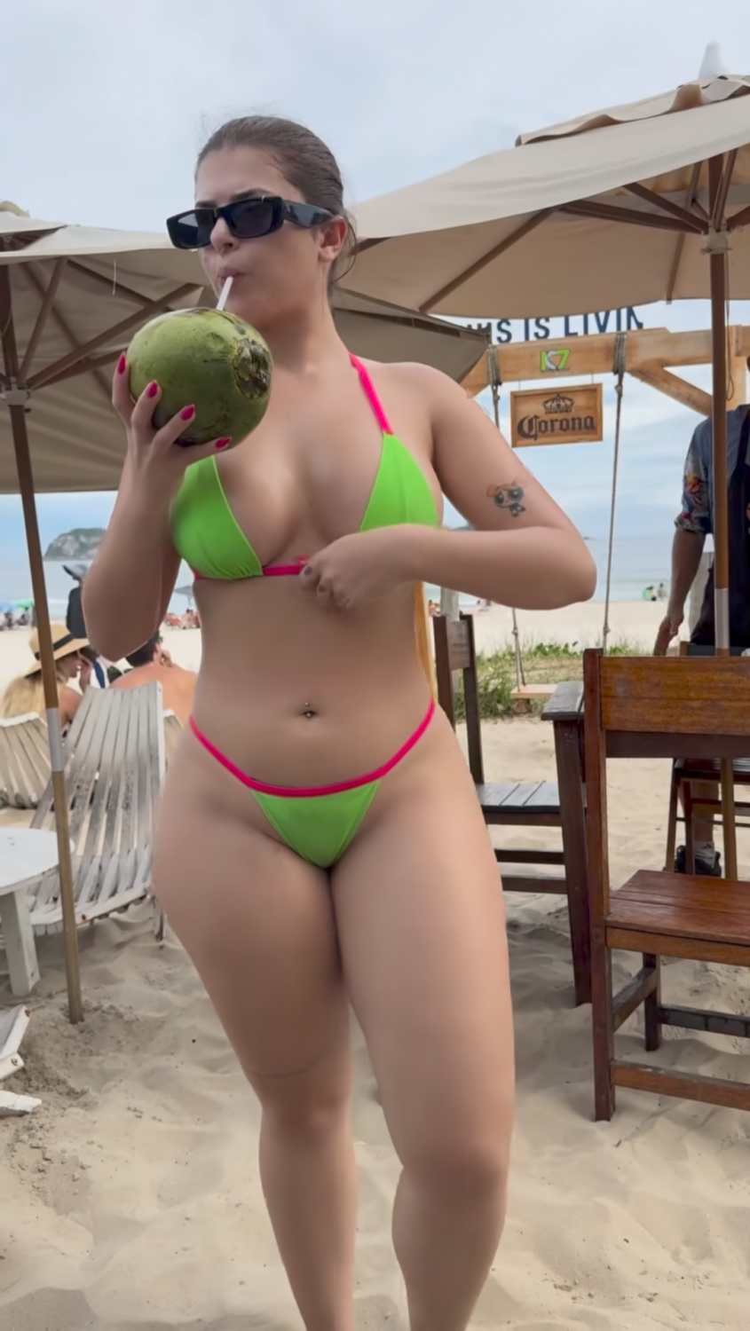 Tia gostosa de biquíni, rabão gostoso #GEeueLZO