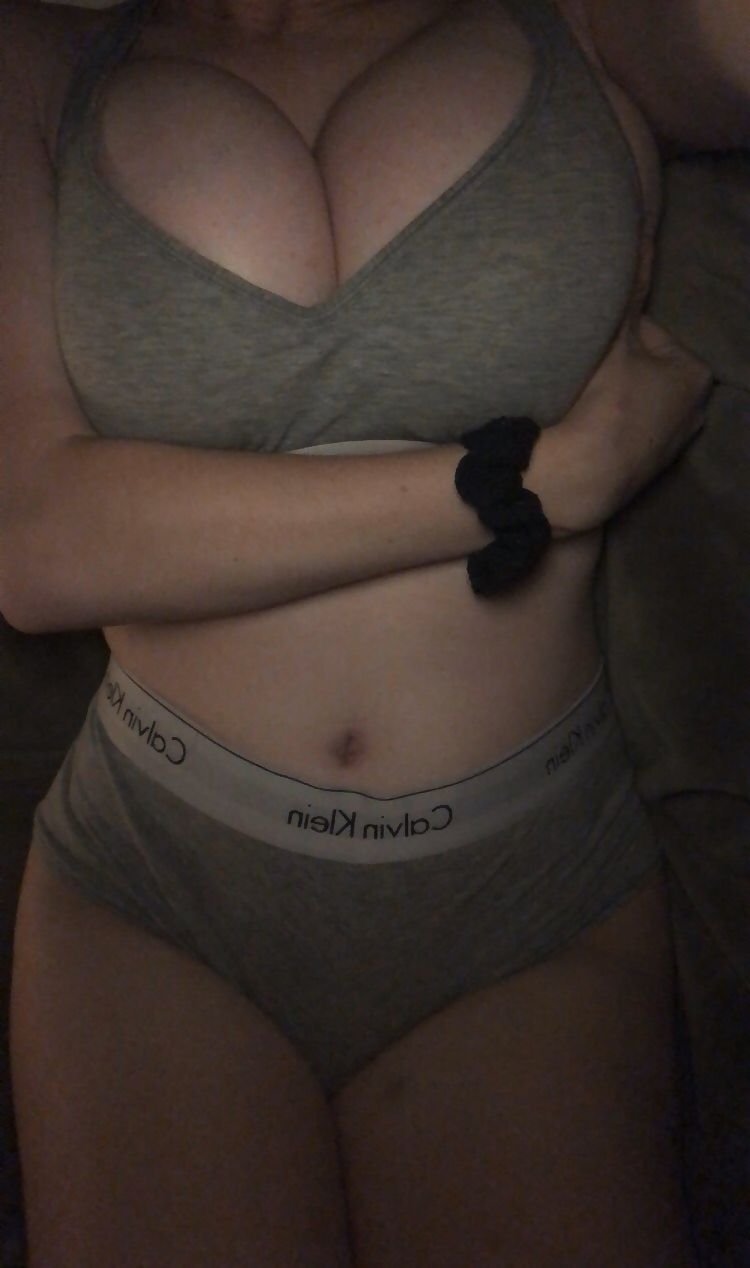 Big tittie webslut influencer Megan B. never shys away from showing the twins! πππ #WNrrO1v9
