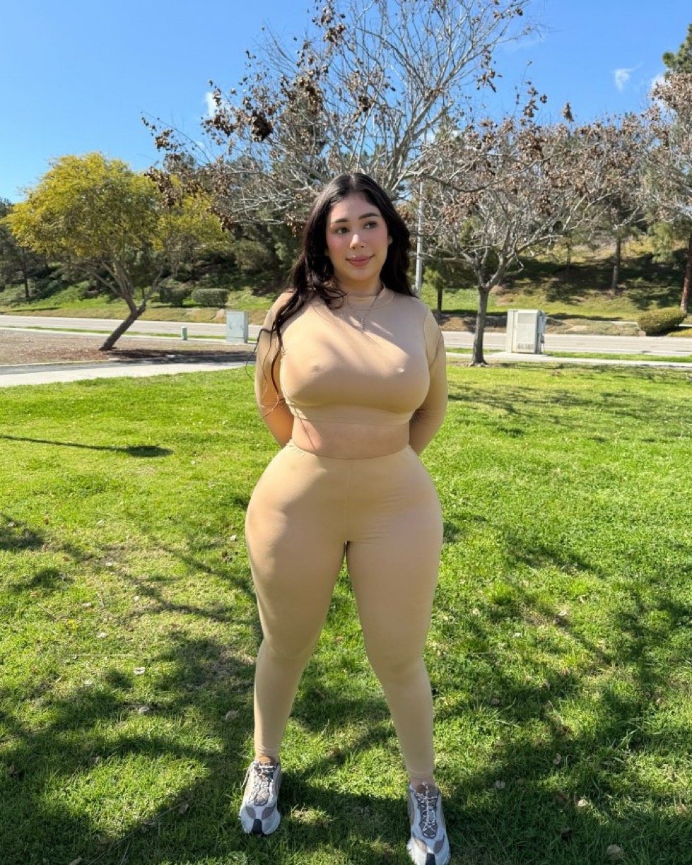 Latina #dHU0LU3W