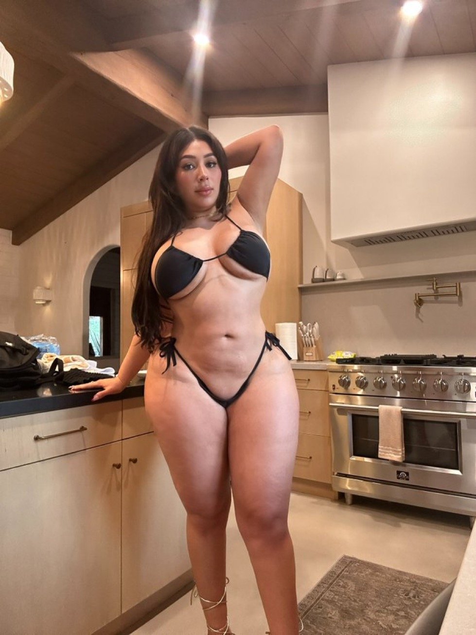 Latina #oP1kPhdJ