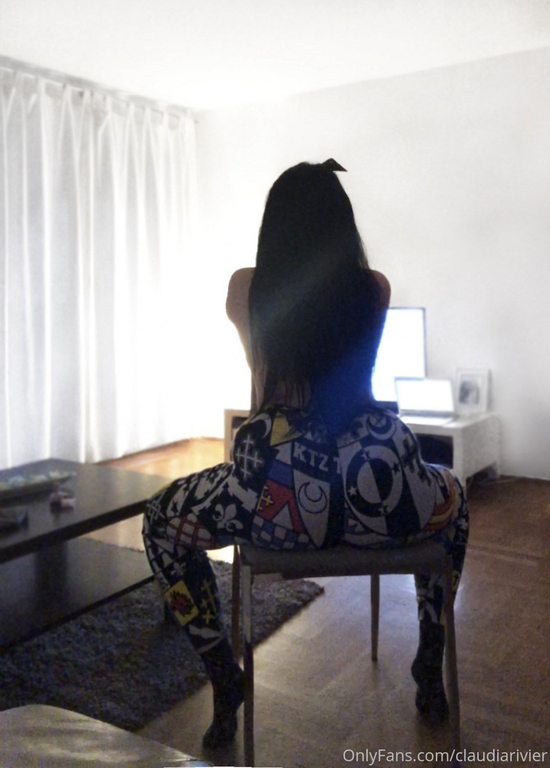 HUGE titties on beautiful model - Ɔlɐnpᴉɐɹᴉʌᴉǝɹ #0y971xOS