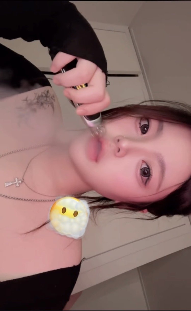 왕빨통 세림아 고장난 전자담배로 내 대가리 좀 깨주라 그래야 더 망가져서 세림이 스토킹하다가 세림이 방 침입해서 속옷 다 훔쳐오지 ㅎㅎㅎ #bMOffOv4