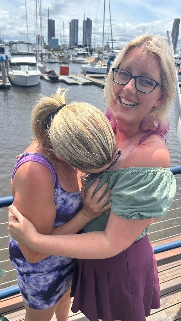 Moms vacation with bestie. WATER FOUNTAIN SQUIRTER mature mom madura madre suegra #6hqcoG7Z