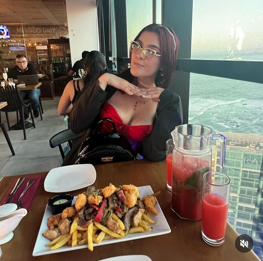 S.R. Pelirroja Puta Chilena Fotos, Fakes y Captions #zNOeOJWi